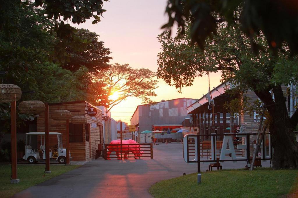 The Buffalo Amphawa Samut Songkhram Экстерьер фото